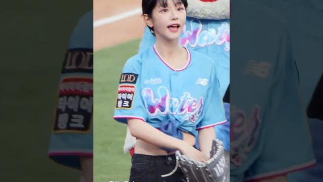 시구하는 쵸단 폼 미쳤다.. ㄷㄷ 시구하는 쵸단 폼 미쳤다.. ㄷㄷ