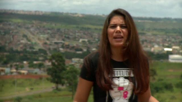 Atitude feminina - enterro do neguinho Atitude feminina - enterro do neguinho