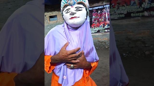 Nini tungkil pamer susu Nini tungkil pamer susu