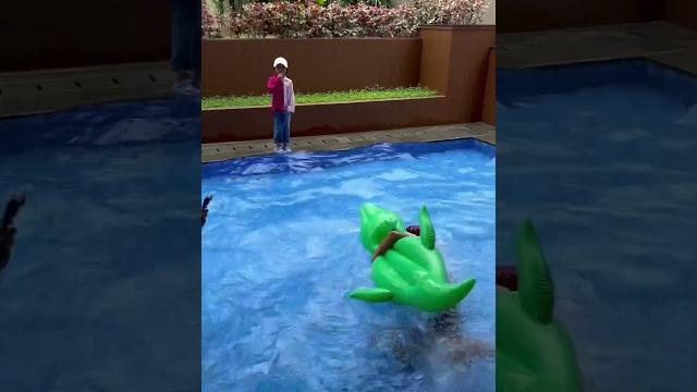 Lexie nangis kejer kesiram air kolam renang sama ayah‼️ #leika #lexie #viral #shorts Lexie nangis kejer kesiram air kolam renang sama ayah‼️ #leika #lexie #viral #shorts