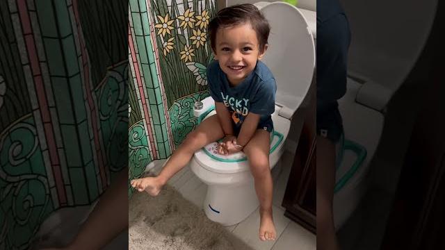 Urine training for babies in toilet seat #shorts #funnyvideo #kidstoilet #comedy #funny #funnyshorts Urine training for babies in toilet seat #shorts #funnyvideo #kidstoilet #comedy #funny #funnyshorts