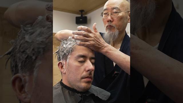 (asmr) 105-year-old japanese barbershop: famous youtuber experiences the skills of veteran barber (asmr) 105-year-old japanese barbershop: famous youtuber experiences the skills of veteran barber