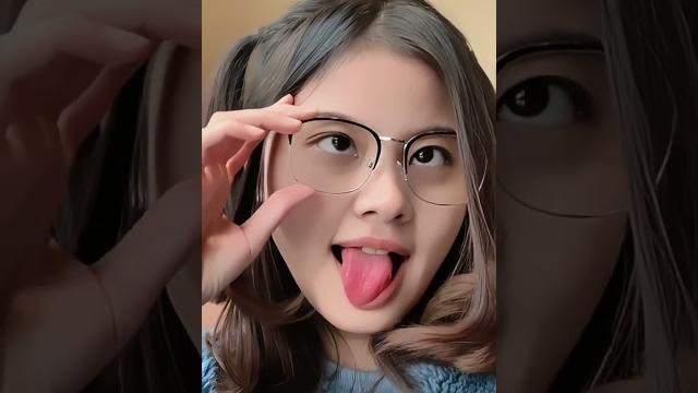 Cewek melet liur Cewek melet liur