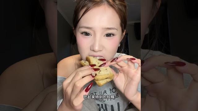 好好吃 特别软!!哇又便宜又好吃 吐司 谁懂这一口的好吃程度 好好吃 特别软!!哇又便宜又好吃 吐司 谁懂这一口的好吃程度