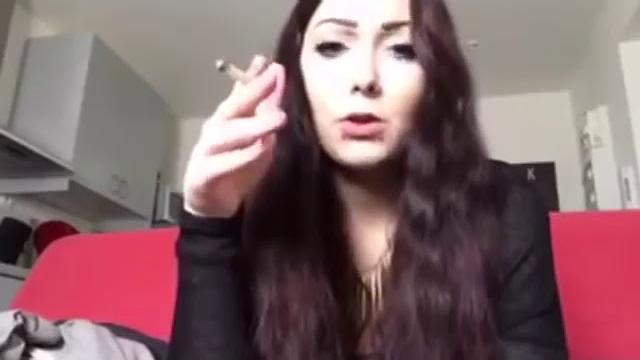 French girl commits suicide live on periscope +18 French girl commits suicide live on periscope +18