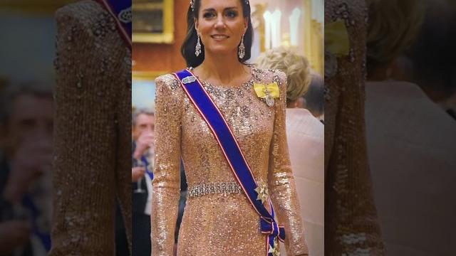 Princess catherine curtsying to the queen rania of jordan Princess catherine curtsying to the queen rania of jordan