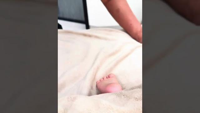 Seeing the child's feet, i couldn't help but kiss her, but my wife found it funny. funny couple. Seeing the child's feet, i couldn't help but kiss her, but my wife found it funny. funny couple.