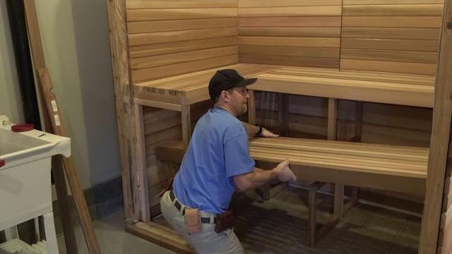 Place lower sauna bench Place lower sauna bench