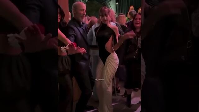 Lisa dancing to pink venom #lisa #blackpink Lisa dancing to pink venom #lisa #blackpink