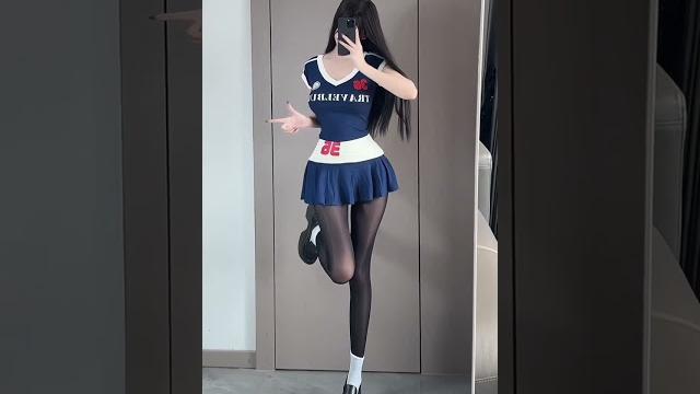 你黑丝配白袜的学姐#御萝双修 #厚黑 你黑丝配白袜的学姐#御萝双修 #厚黑