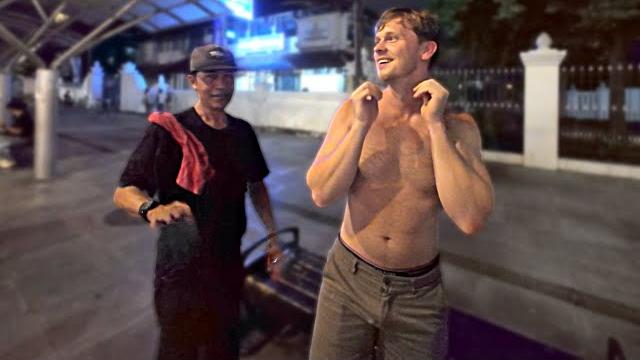 Street side full body massage in indonesia Street side full body massage in indonesia