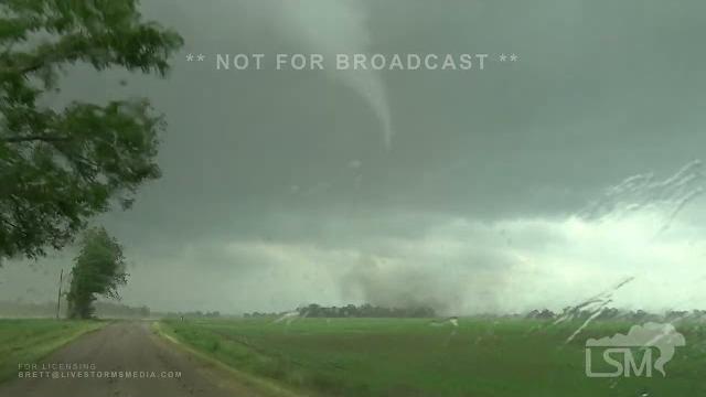 5 16 2025 southeast missouri tornado outbreak close range tornadoes near sikeston and benton mo.mp4 5 16 2025 southeast missouri tornado outbreak close range tornadoes near sikeston and benton mo.mp4