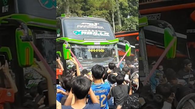 Mania bandung di kasih nada tobrut nabilla,langsung pecah guys!#shorts #busmania #bisbasuri #telolet Mania bandung di kasih nada tobrut nabilla,langsung pecah guys!#shorts #busmania #bisbasuri #telolet