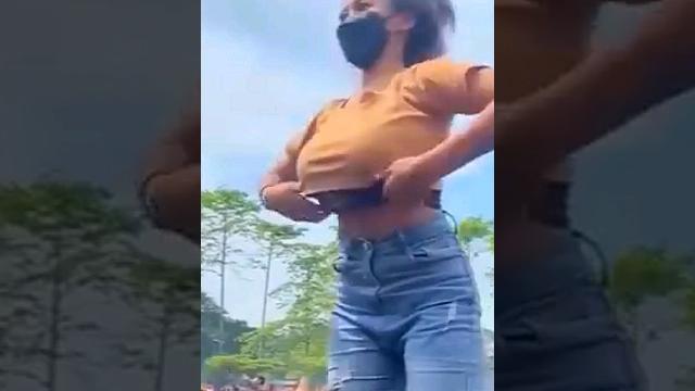 Konser dangdut penonton cewek gemes hampir buka baju #dangdut #dangdutkoplo #dangdutviral #konser Konser dangdut penonton cewek gemes hampir buka baju #dangdut #dangdutkoplo #dangdutviral #konser