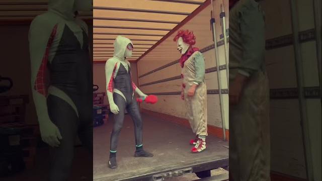 It & spidergwen vs spider-man It & spidergwen vs spider-man