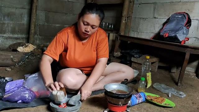 Telur krispi pedas level 100 #choking #camping Telur krispi pedas level 100 #choking #camping