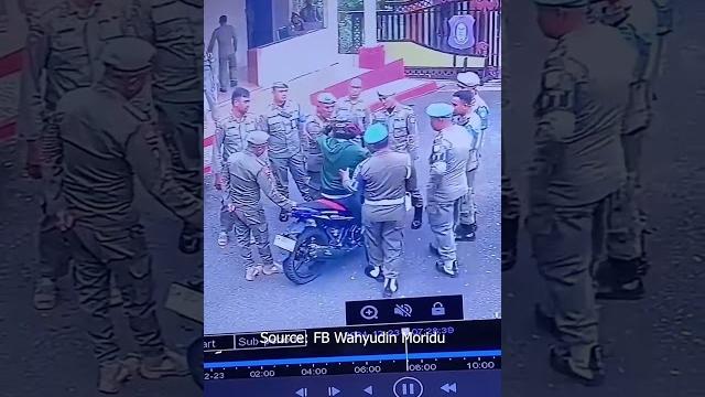 Viral oknum satpol pp aniaya pengendara motor di gorontalo, korban dipukul hingga ditendang Viral oknum satpol pp aniaya pengendara motor di gorontalo, korban dipukul hingga ditendang