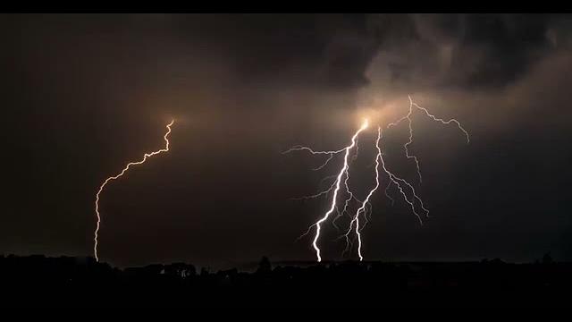 Rahatlatıcı yağmur ve şimşek sesi / relaxing sound of rain and lightning, dinlendirici yağmur sesi Rahatlatıcı yağmur ve şimşek sesi / relaxing sound of rain and lightning, dinlendirici yağmur sesi