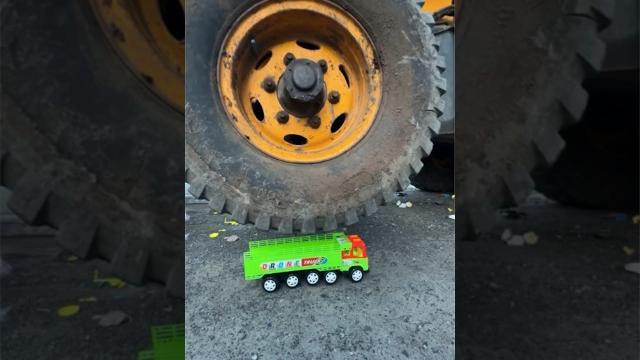 Jcb front wheel rotate and damage big truck #shrots Jcb front wheel rotate and damage big truck #shrots