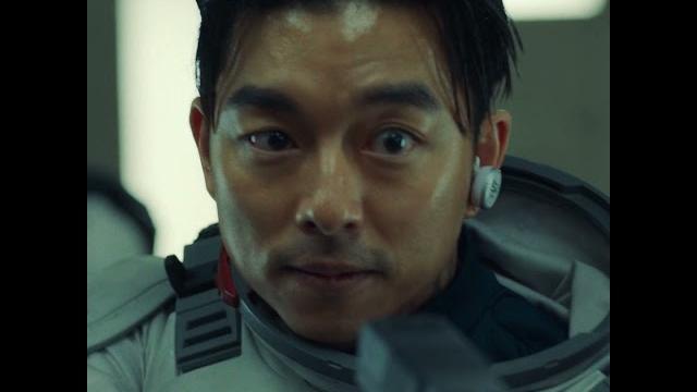 Gong yoo as captain han yun-jae | the silent sea Gong yoo as captain han yun-jae | the silent sea