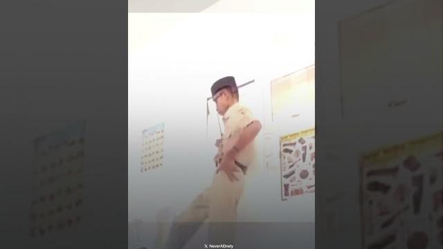 Aksi brutal oknum guru di demak, nekat naik meja marahi hingga tendang siswa, gara-gara apa? Aksi brutal oknum guru di demak, nekat naik meja marahi hingga tendang siswa, gara-gara apa?
