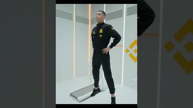 Ronaldo defying the law of gravity#viralshort #messi #neymar #ronaldo #cr7 #binance#football Ronaldo defying the law of gravity#viralshort #messi #neymar #ronaldo #cr7 #binance#football