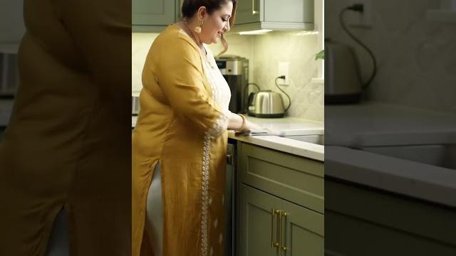 Beautiful and stylish dress for plus size woman sliver grey with shiny gold #plussize #plussizewomen Beautiful and stylish dress for plus size woman sliver grey with shiny gold #plussize #plussizewomen