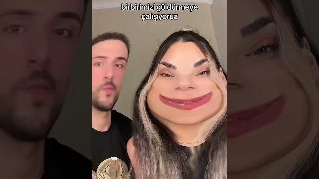 Birbirimizi güldürmeye çalışıyoruz Birbirimizi güldürmeye çalışıyoruz
