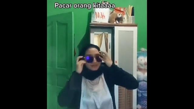 Jilboob kacamata kendorr bergetar-getarr Jilboob kacamata kendorr bergetar-getarr