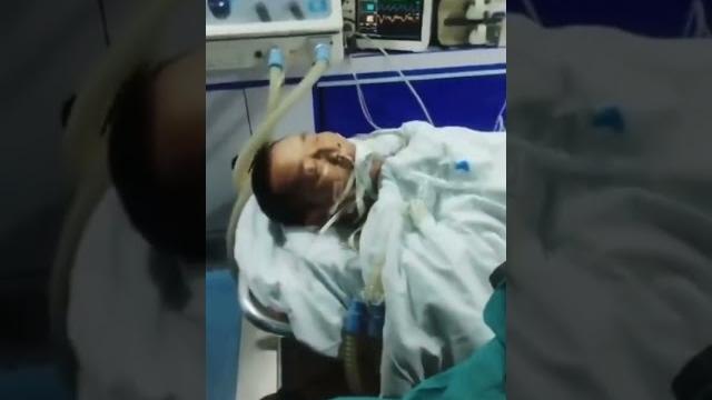 网传李克强抢救现场视频:据传是抢救李克强的救护车,担架上躺着的是李克强,护士痛哭。看起来像是李克强,诡异的是救护车上只有一个护士,各位自己判断 #李克强 如真,这个护士危险了。 网传李克强抢救现场视频:据传是抢救李克强的救护车,担架上躺着的是李克强,护士痛哭。看起来像是李克强,诡异的是救护车上只有一个护士,各位自己判断 #李克强 如真,这个护士危险了。