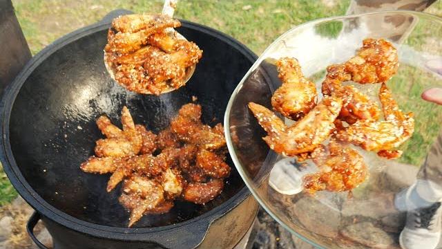 Куриные крылья по-корейски в казане на костре Куриные крылья по-корейски в казане на костре