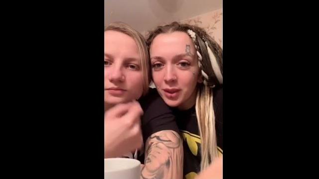 Periscope - girls kissing while streaming Periscope - girls kissing while streaming