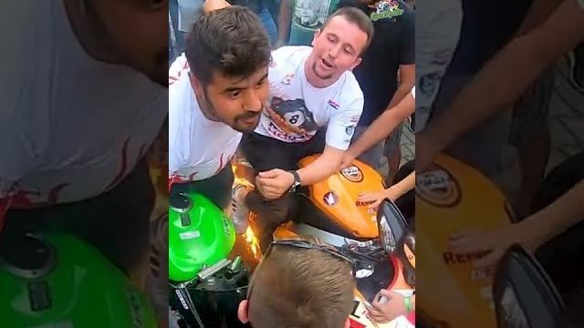 Motosikleti yaktılar | 2teker 2yürek #shorts #shortvideo #short Motosikleti yaktılar | 2teker 2yürek #shorts #shortvideo #short