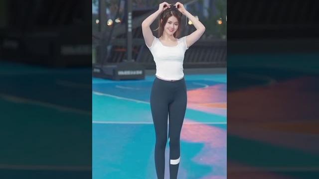 Rekomendasi outfit part 131. link produk fashion ada di deskripsi dan komentar. legging & crop top Rekomendasi outfit part 131. link produk fashion ada di deskripsi dan komentar. legging & crop top