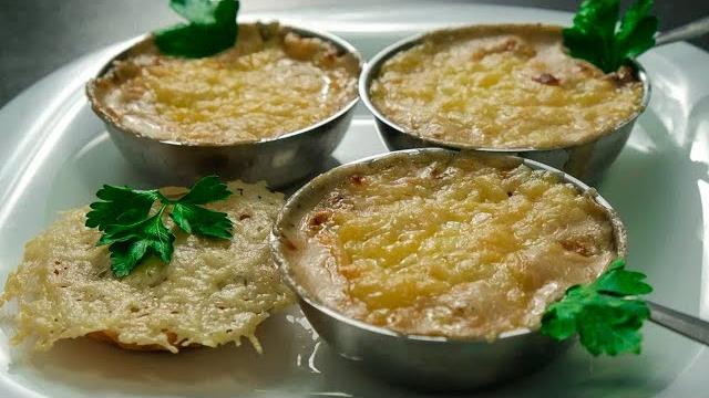 Жульен с курицей и грибами | классический рецепт Жульен с курицей и грибами | классический рецепт