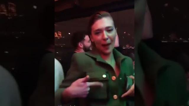 Burcu ozberk ve melisa dongel dans ediyor! Burcu ozberk ve melisa dongel dans ediyor!