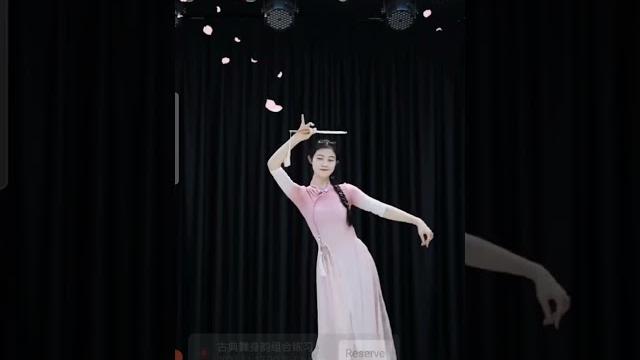 团扇古典舞《你像三月桃花开》小舞蹈 #小仙女老师 团扇古典舞《你像三月桃花开》小舞蹈 #小仙女老师