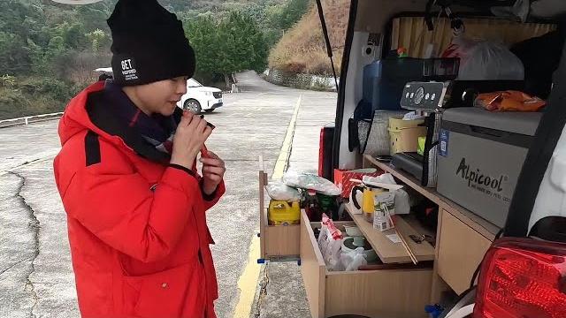 贵州小姐姐第一次户外做饭,这样的做饭还是第一次见 贵州小姐姐第一次户外做饭,这样的做饭还是第一次见