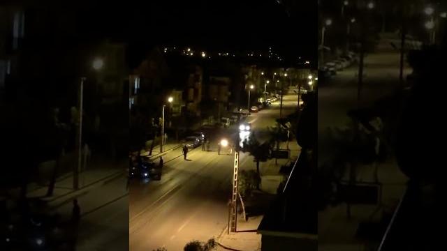 Polisden kaçan tofaş bakın ne yapıyor ? Polisden kaçan tofaş bakın ne yapıyor ?