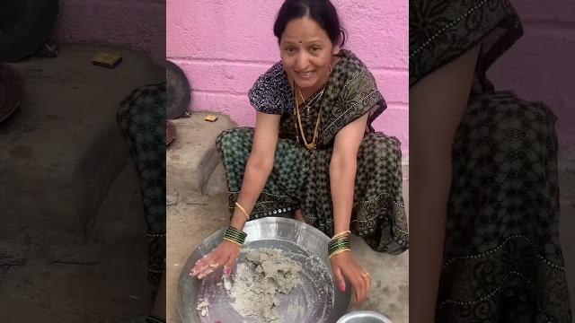 Gavat me ani bajrichi bhakri ️️️️️ Gavat me ani bajrichi bhakri ️️️️️