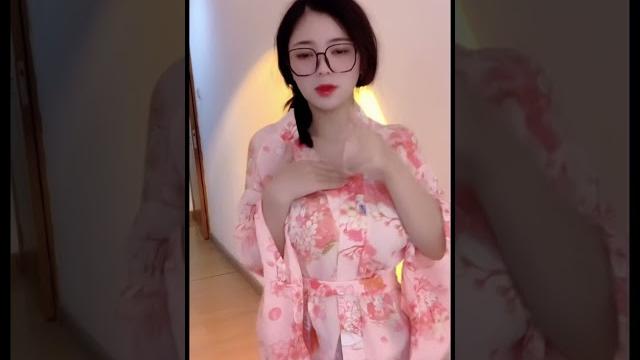 北京巨乳娘穿日本浴衣真性感 北京巨乳娘穿日本浴衣真性感