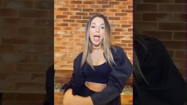 Нюша танцует в tiktok Нюша танцует в tiktok