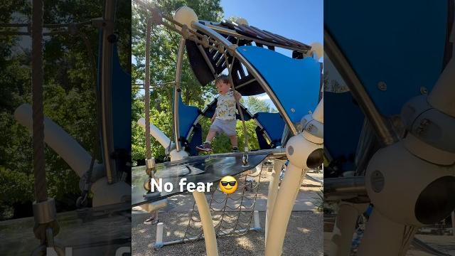 This twin has no fear #twins #cute #funny #playground #bridge #dad #parenting #sister #fear This twin has no fear #twins #cute #funny #playground #bridge #dad #parenting #sister #fear