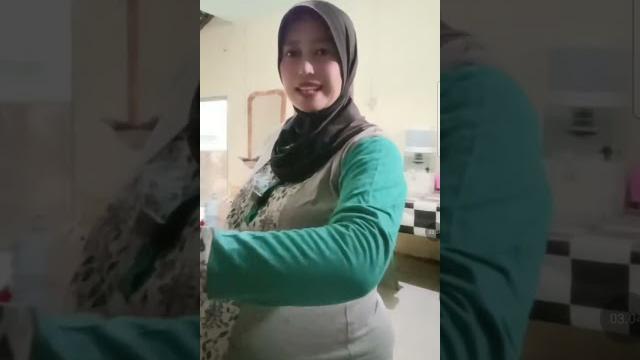 Bumil hijab perut besar Bumil hijab perut besar