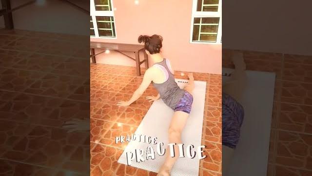 Intense middle splits stretching! Intense middle splits stretching!