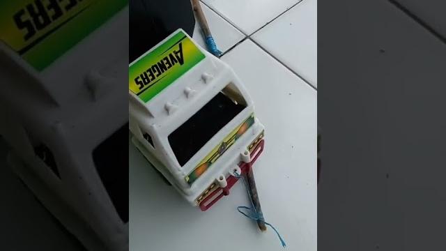 Truk plastik baru langsung dimodifikasi Truk plastik baru langsung dimodifikasi