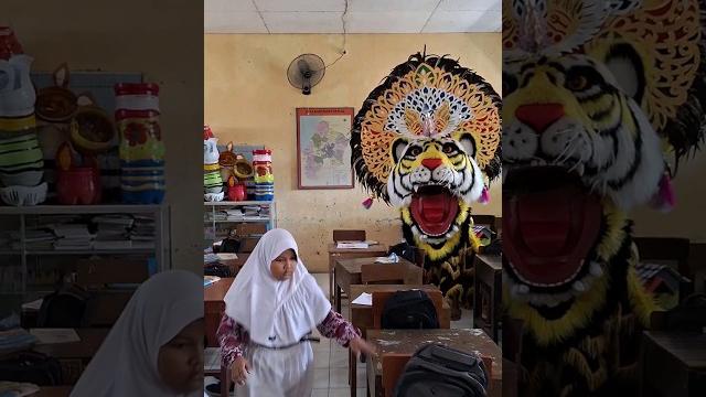 Barongan ngejar bocil masuk sekolahan #shorts Barongan ngejar bocil masuk sekolahan #shorts