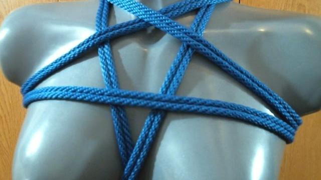 Rope bondage tutorial: pentagram chest harness Rope bondage tutorial: pentagram chest harness