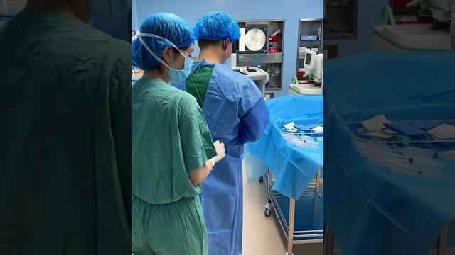 护士的工作:帮医生传手术衣,打针 #doctor #hospital 护士的工作:帮医生传手术衣,打针 #doctor #hospital