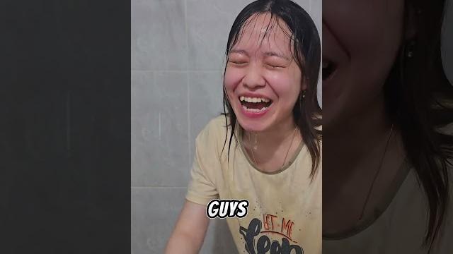 Mandi dapat hadiah?! #shorts Mandi dapat hadiah?! #shorts